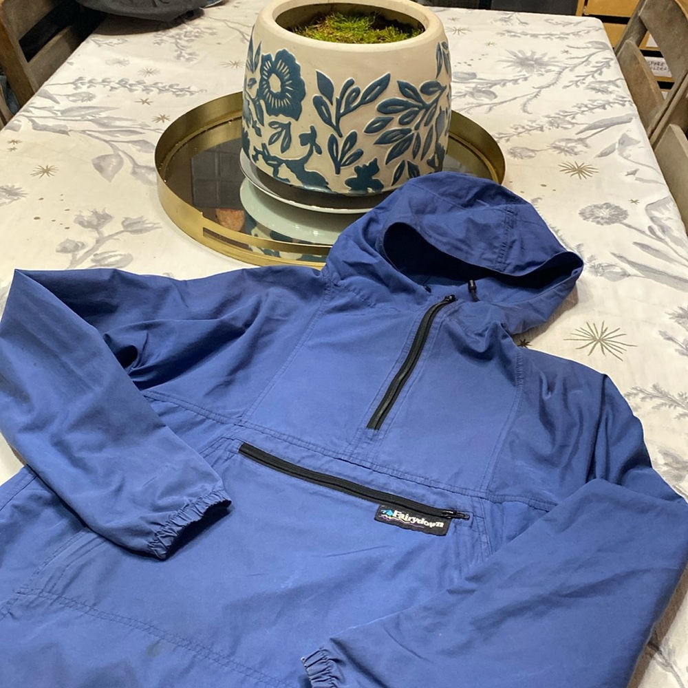 90’s era New Zealand made Fairydown rain jacket! Adult Small. Hooded. Unisex